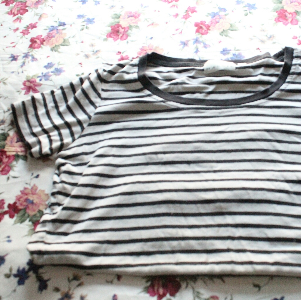 striped tee🌿 $5 add-on